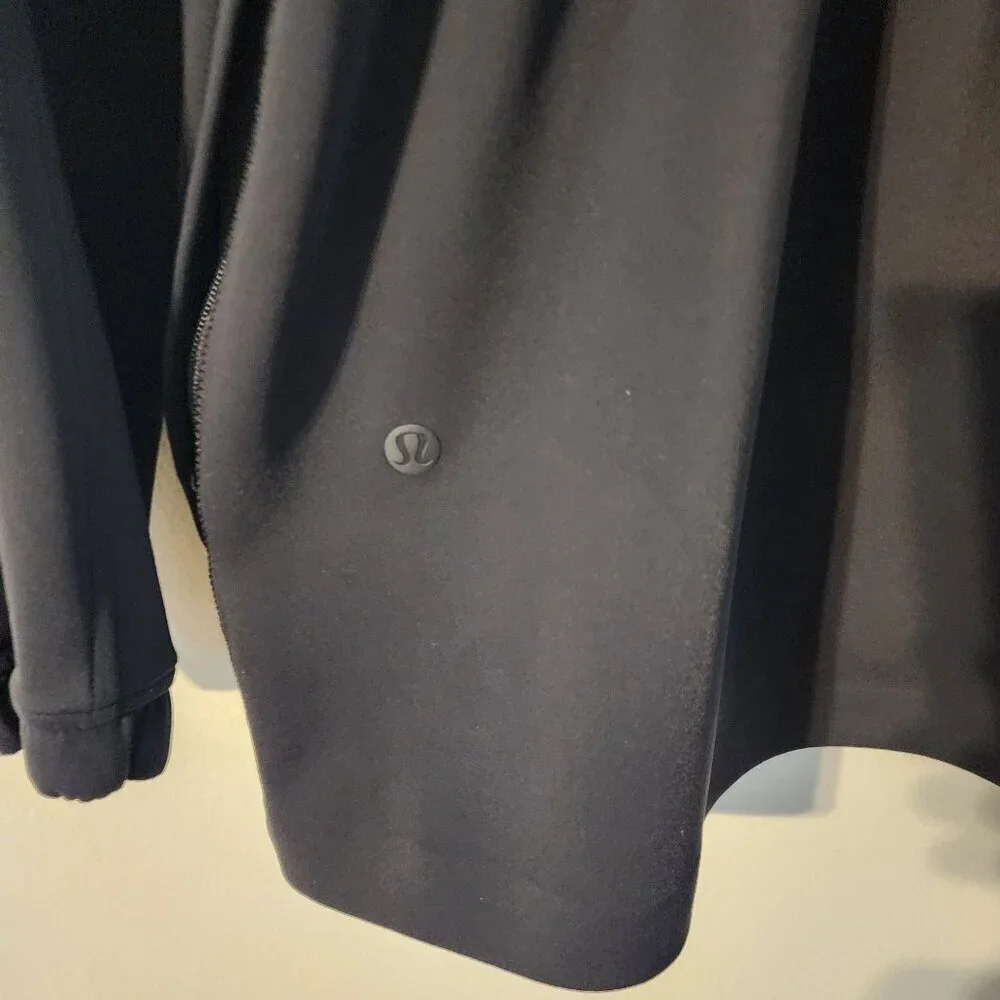 Lululemon gotta hustle jacket. Black Hooded cinch waist size 8 women